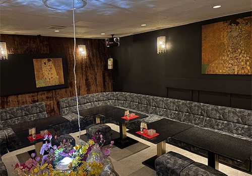 内装落ち付いた店内